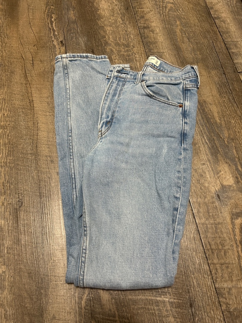 A&F 90s Slim Straight Ultra High Rise - Picture 2 of 3